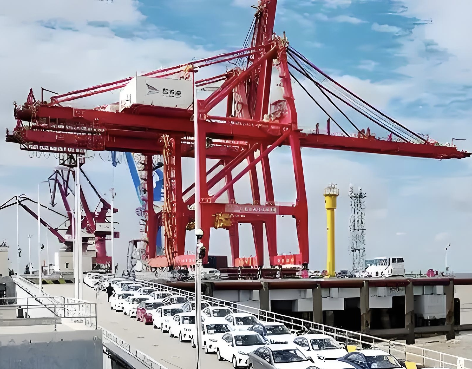 Application of SonnePower's Integrated Motor and Electric Drive Solution in Port Straddle Carriers